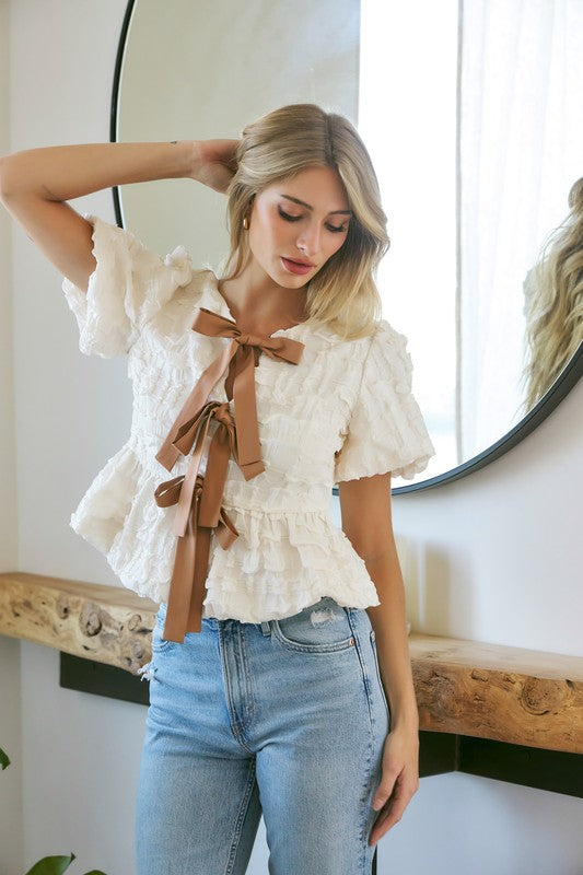 Re-Stock Peplum Top (Corre Peq) Tiene zipper al costado