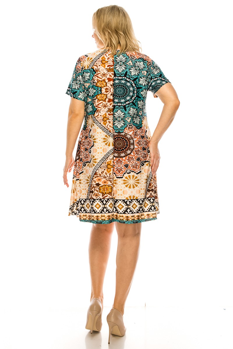 Border print, short sleeve dress with a round neckline and pockets
