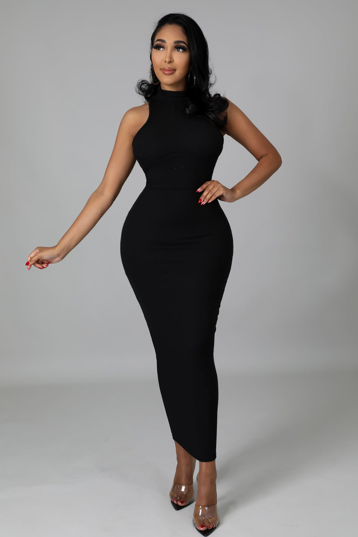 Sleeveless Black dress (*Belt not included)