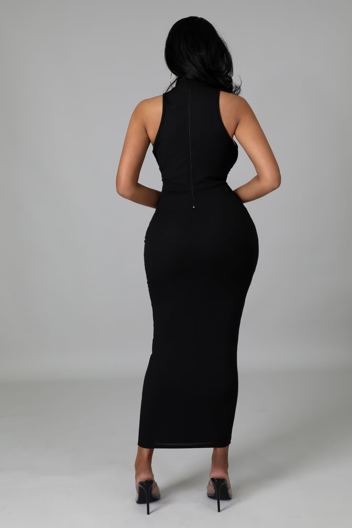 Sleeveless Black dress (*Belt not included)